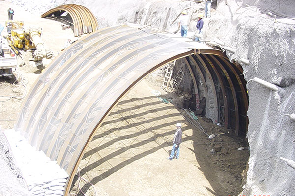 2003-Cerchas-Tunel-Guayasamin-Cartellone